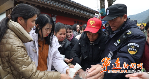 宁远:捶打声里年味浓 古法粑粑传温情2_副本500.png 宁远:捶打声里年味浓 古法粑粑传温情2_副本500.png