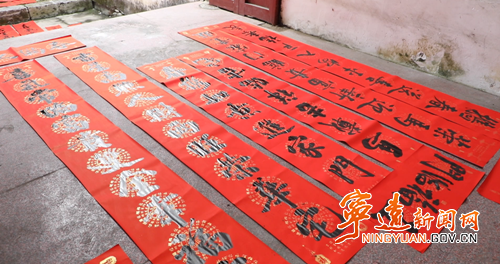 宁远县中和镇：非遗酿豆腐、手写春联 共迎马年新春2_副本500.png