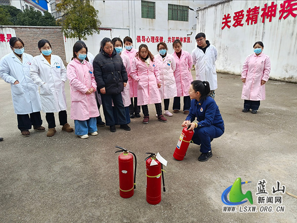 【新春走基层】蓝山县消防救援大队走进脑病康复医院开展消防安全知识培训与应急疏散逃生演练.jpg