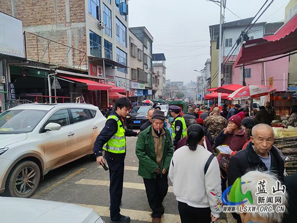 【新春走基层】土市镇：联合执勤疏导保畅 暖心护航春运归途.jpg