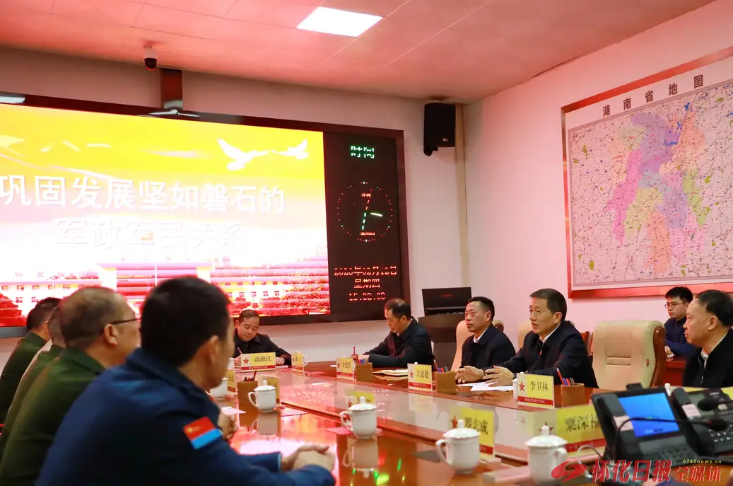 许忠建韦朝晖走访慰问驻怀部队官兵