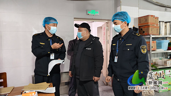 【新春走基层】蓝山县市场监管不断档 全力守护春节食品安全.jpg 【新春走基层】蓝山县市场监管不断档 全力守护春节食品安全.jpg