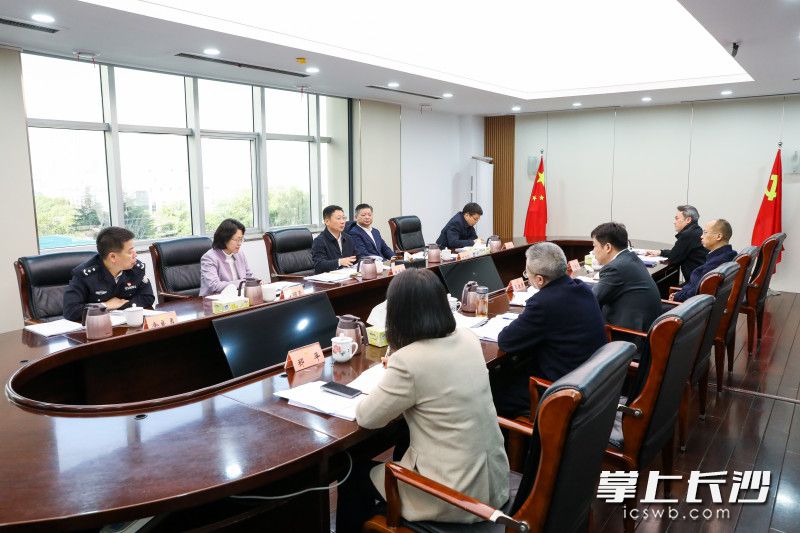 2月14日，市政府党组班子召开2025年度民主生活会。 长沙晚报全媒体记者 董阳 摄