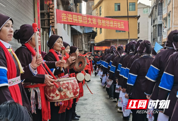 锣鼓迎宾 吴洪亮摄.jpg