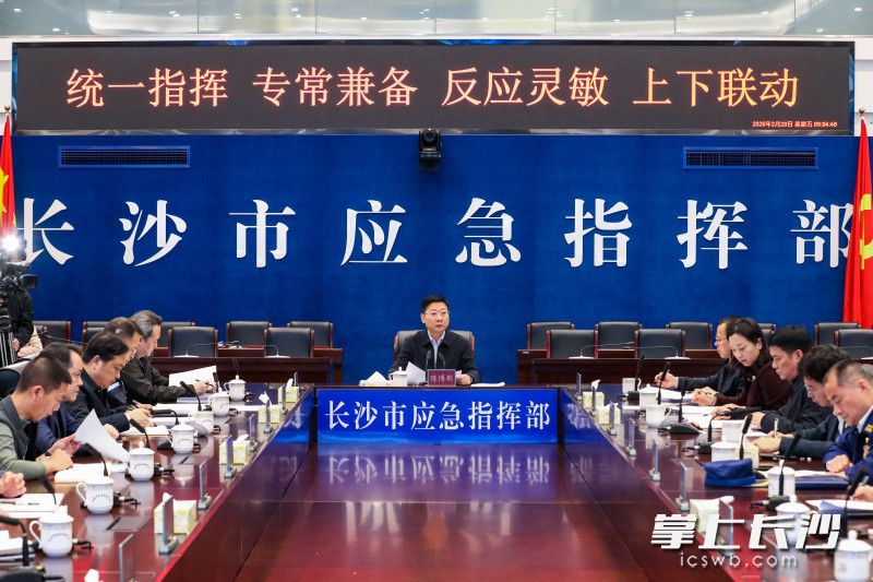 2月20日，市委副书记、市长陈博彰在市应急指挥中心检查调度全市节假日安全生产、应急值班值守等工作。