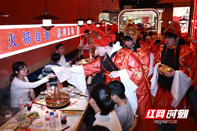 2026娄底春节消费市场喜迎“开门红”