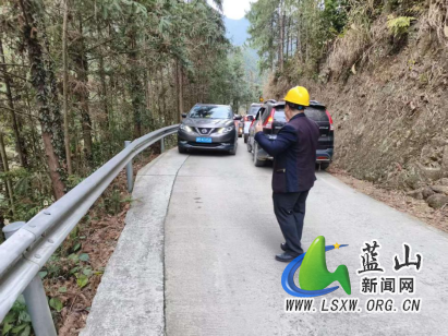 【新春走基层】节后返程遇车流高峰 犁头瑶族乡迅速响应保畅通.png 【新春走基层】节后返程遇车流高峰 犁头瑶族乡迅速响应保畅通.png