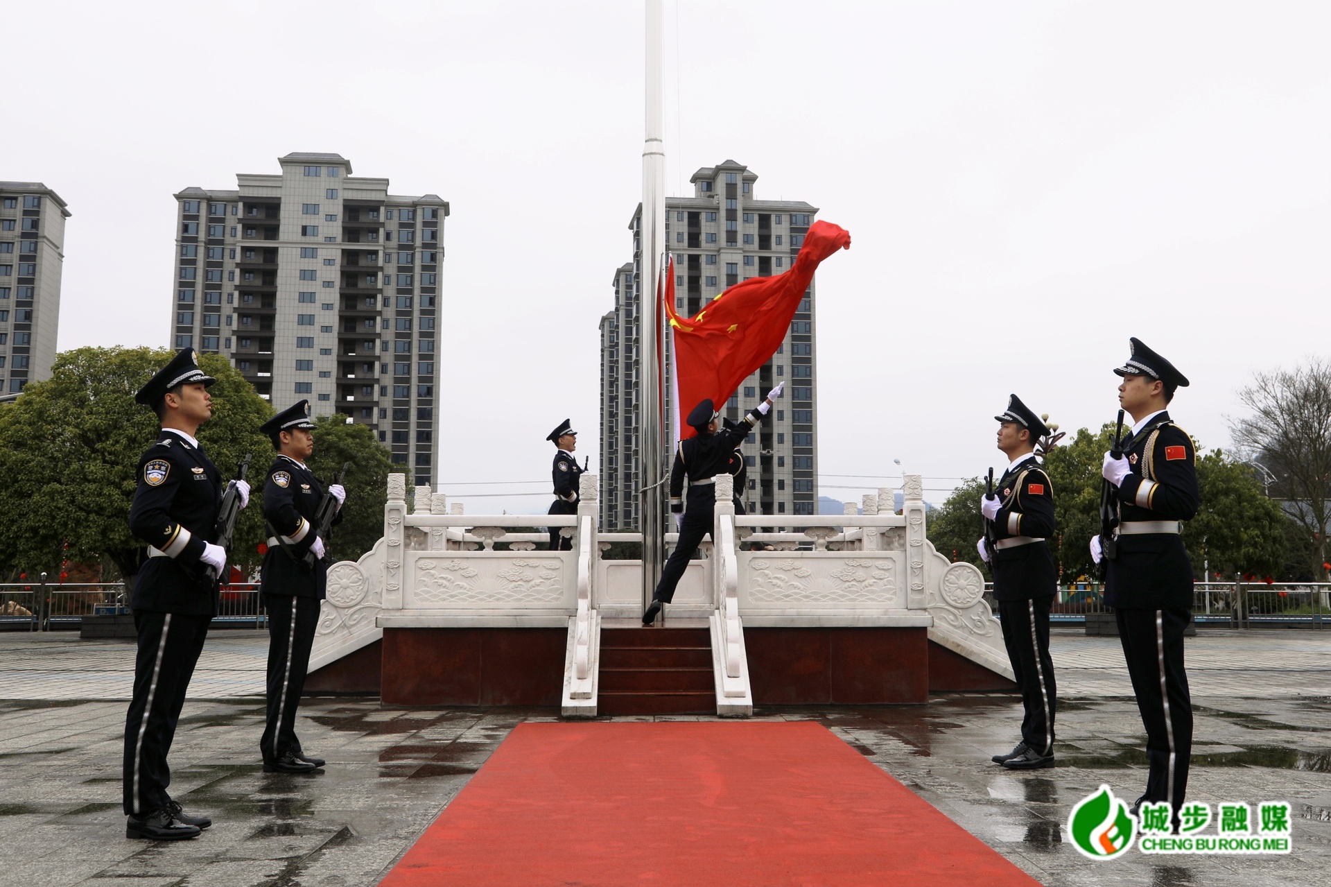 城步举行2026年新春升旗仪式 吹响新年奋进号角(图3)