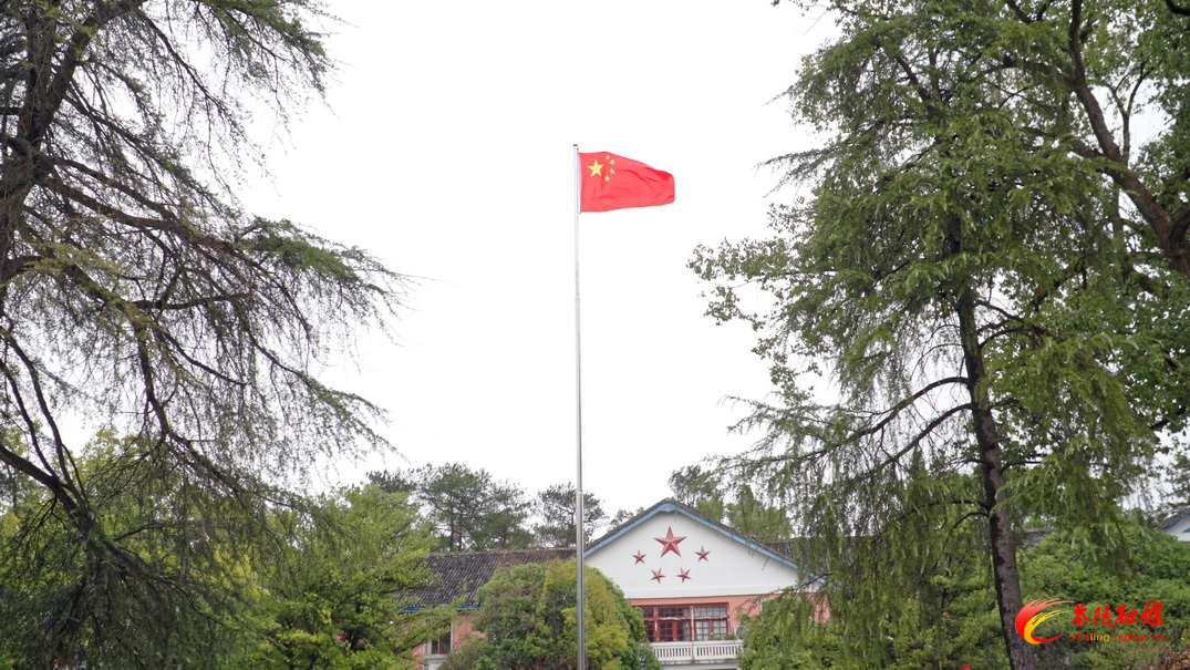 县委国旗.jpg 县委国旗.jpg