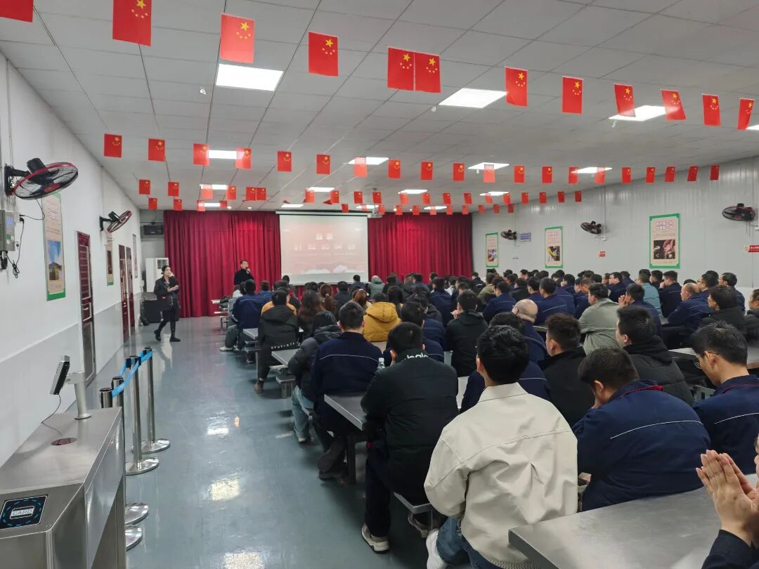 03 株洲钧城精密制造有限公司通过员工集体学习、安全培训等方式，开展“开工第一课讲安全”活动。.jpeg