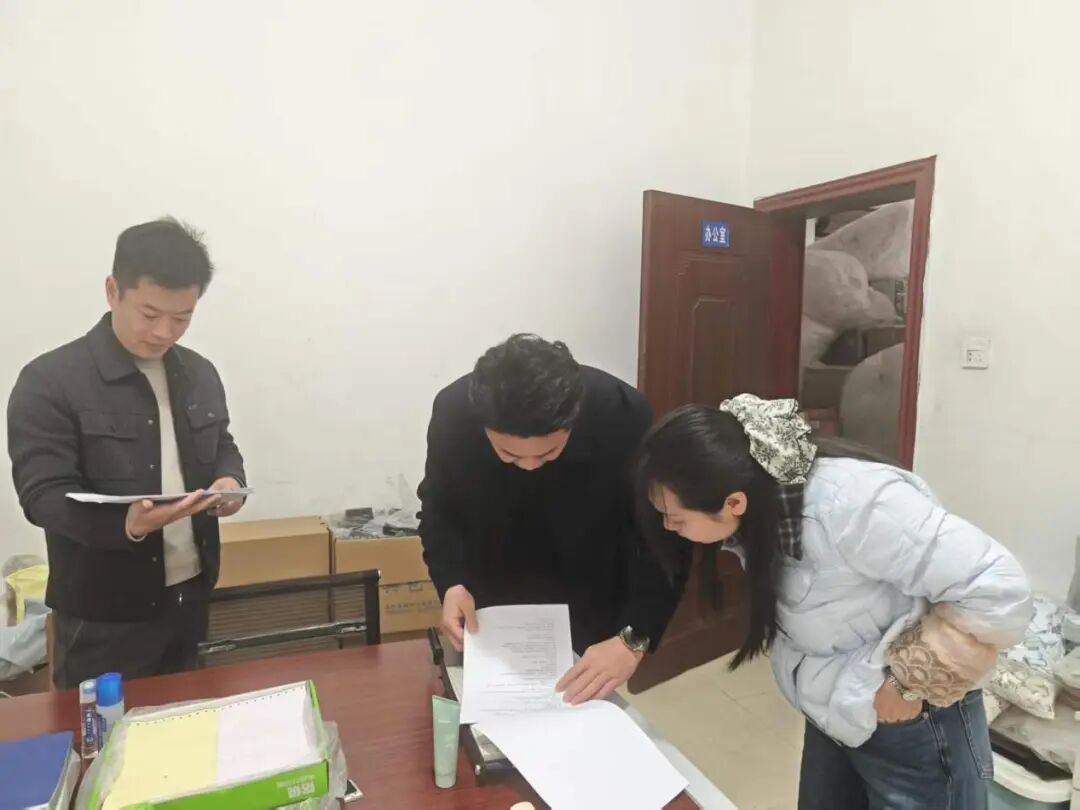 01 2月24日上午，湖南湘江新区坪塘街道应急事务中心开展“开工第一课讲安全”活动，工作人员深入企业就复工复产安全工作进行专项督促指导，确保企业平稳有序恢复生产。.jpeg