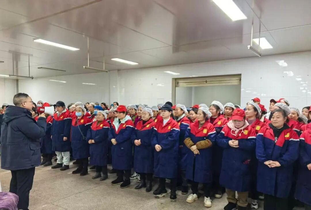 13 2月22日，双峰敢为人鲜科技发展有限公司开展“开工第一课讲安全”活动，全体员工开工集中培训。.jpeg