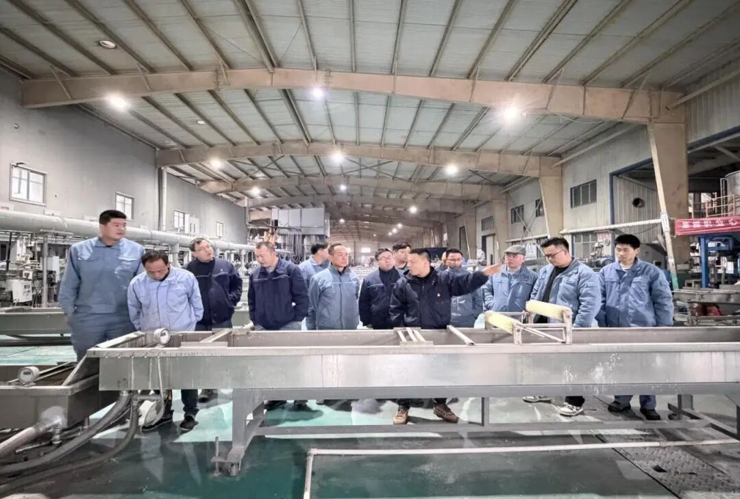 06 2月24日，湖南盛锦新材料有限公司开展“开工第一课讲安全”活动，成立复工复产领导小组，组织召开全体员工大会、安全生产专题会议及全员安全教育培训，制定详实复工复产安全工作方案，并开展全厂范围安全大检查，重点排查设备设施、供配电、危化品存储、消防安全等关键环节，同时完善机械伤害、触电、火灾等各类突发情况的应急处置方案，明确应急联络方式。.jpeg