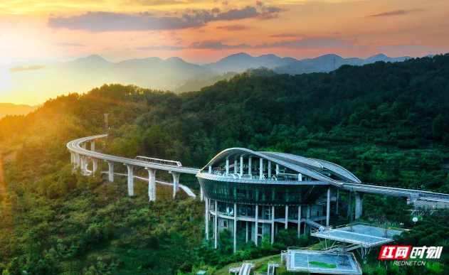 组图丨凤凰磁浮春节售票、客流实现双增长