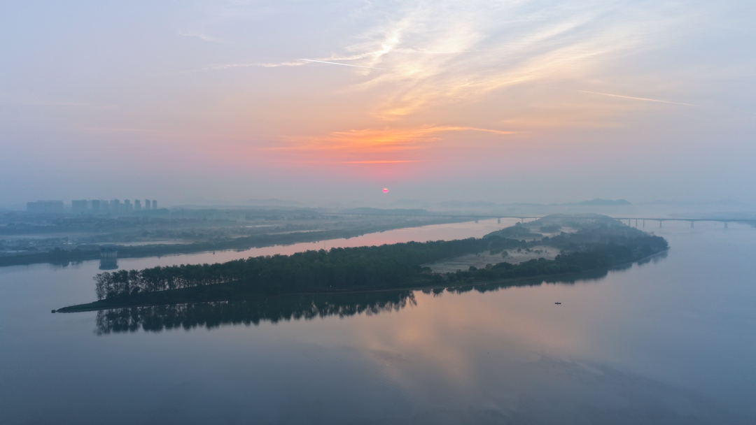 没有大草原的湖南，竟然也可以“万马奔腾”