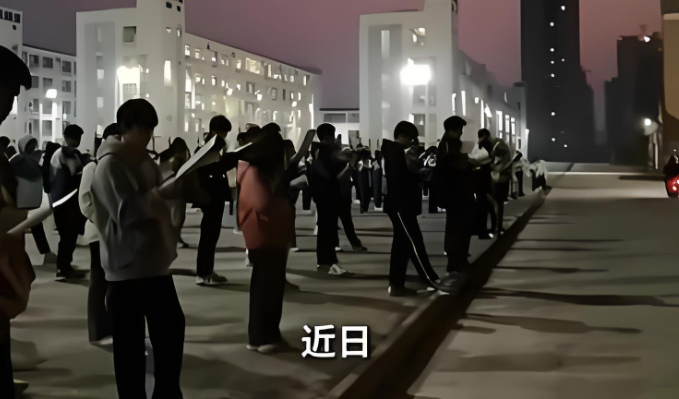 官方辟谣“5点35背书23点20放学作息表”