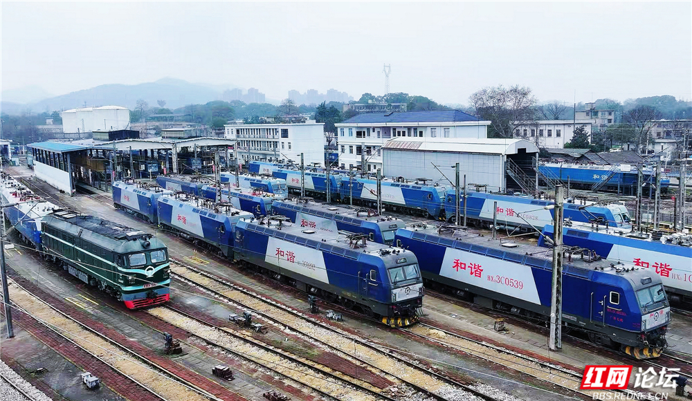 【每日一图@湖南】为春运保驾护航，株洲整备场的“最强大脑”