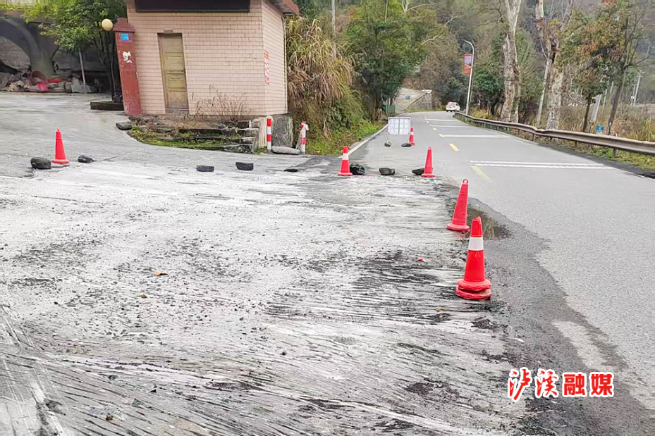 公路抢修319国道.jpg2.jpg3.jpg 公路抢修319国道.jpg2.jpg3.jpg