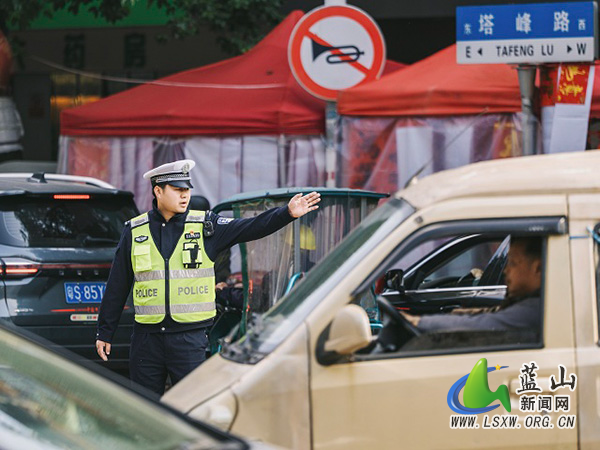 【新春走基层】蓝山公安交管:多措并举强管控 坚守岗位护平安.jpg 【新春走基层】蓝山公安交管:多措并举强管控 坚守岗位护平安.jpg