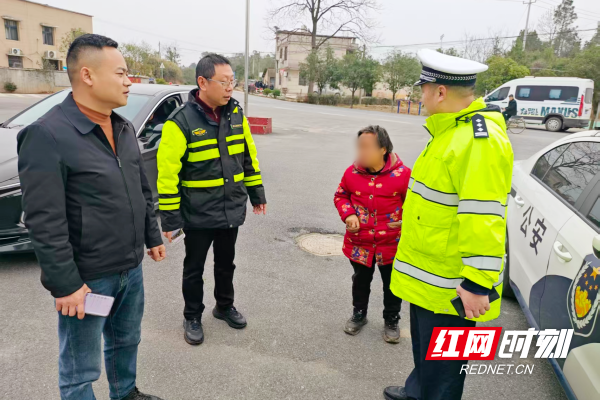 已调整 韶山中心站护送老人回村.png 已调整 韶山中心站护送老人回村.png