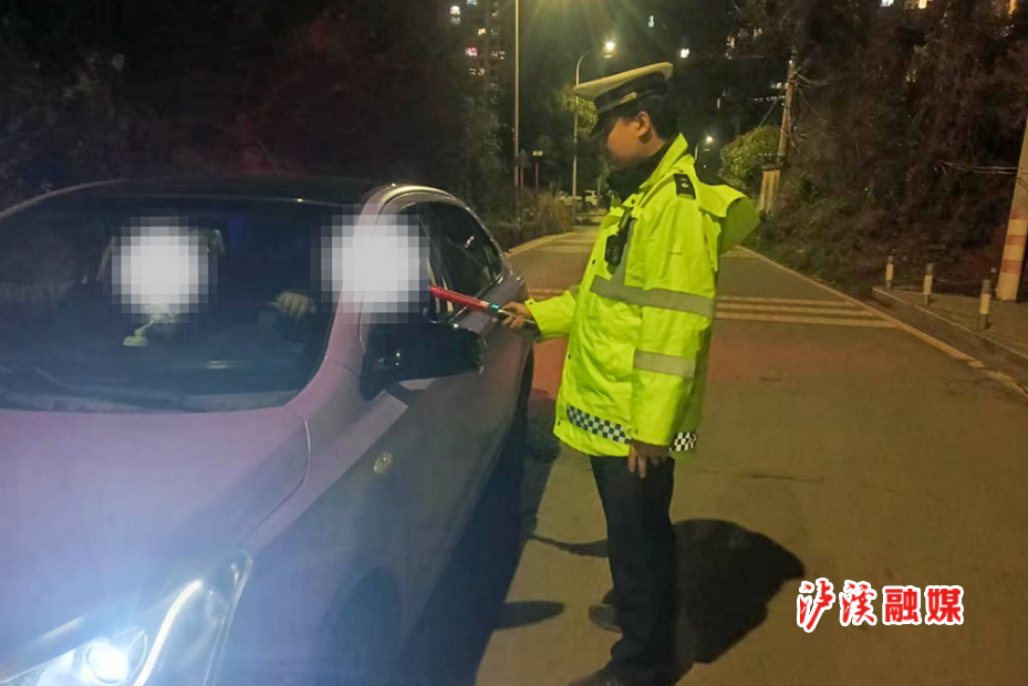 交警夜查2.28 (2).jpg 交警夜查2.28 (2).jpg