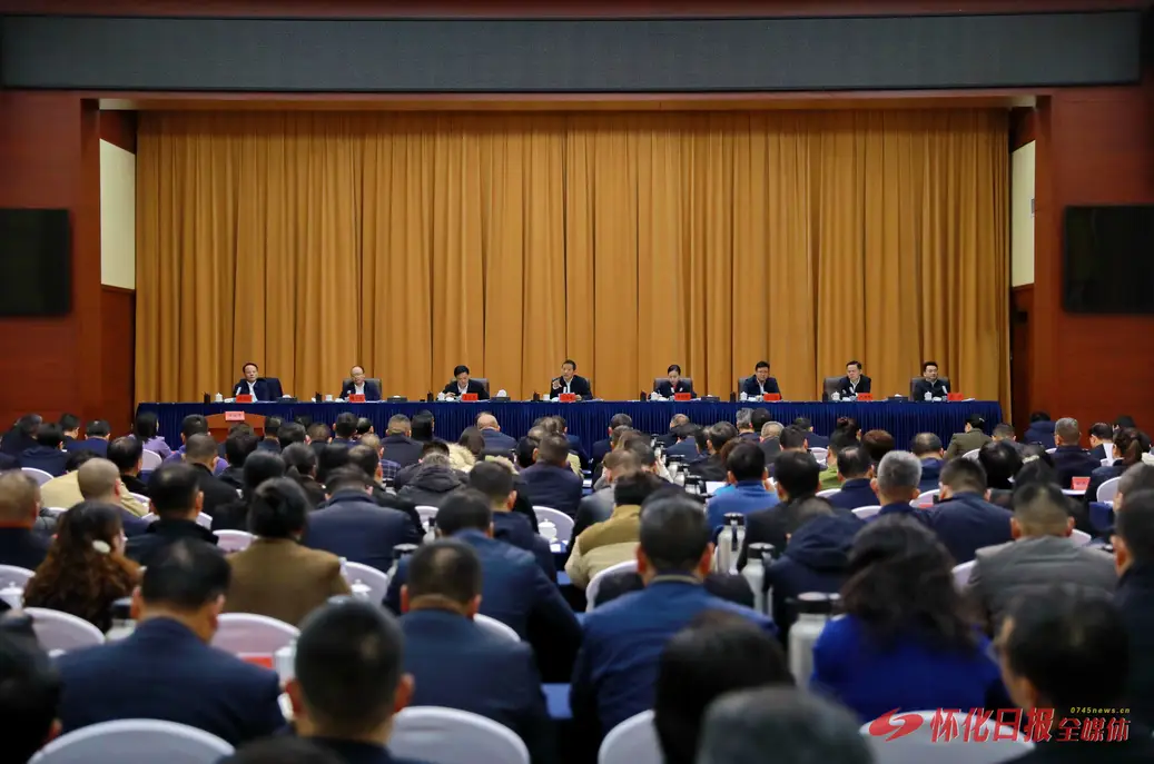 市委、市政府召开全市促进民营经济发展壮大暨“企业服务年”行动推进大会