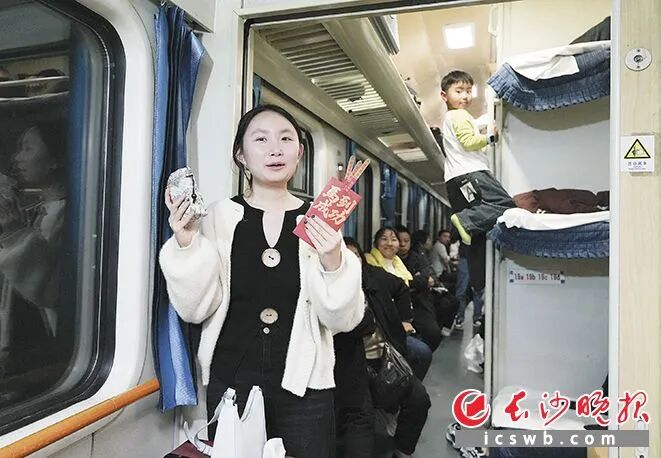 今年24岁的小谭来自湖南衡阳,去年大学毕业,目前在广东一家私企做外贸营销投流工作。 今年24岁的小谭来自湖南衡阳,去年大学毕业,目前在广东一家私企做外贸营销投流工作。