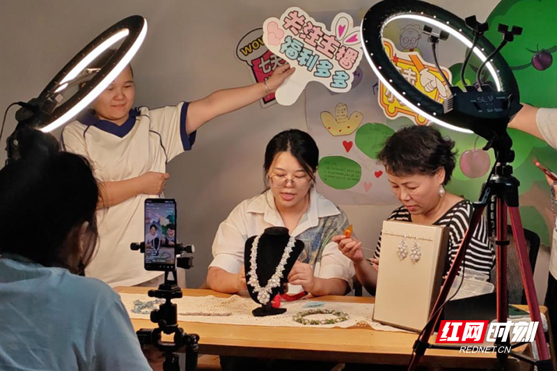 “她”创课堂短视频直播培训班。.png “她”创课堂短视频直播培训班。.png