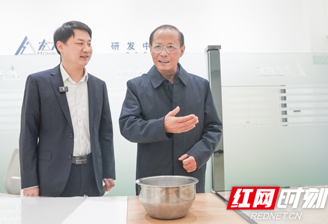 曾小坤：加强新就业形态劳动者权益保障