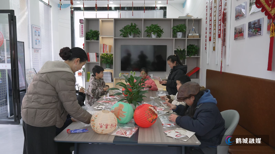 鹤城区总工会开展“工会伴同行·花灯闹元宵”活动.mp4_20260304_171926.779.jpg