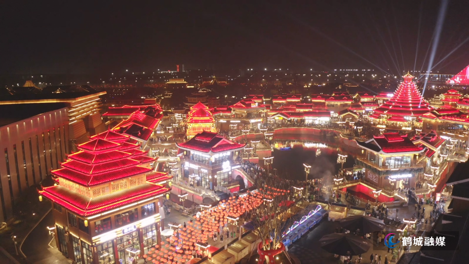 榆树湾青春广场元宵人气爆棚 市民打卡乐享佳节.mp4_20260304_173424.396.jpg