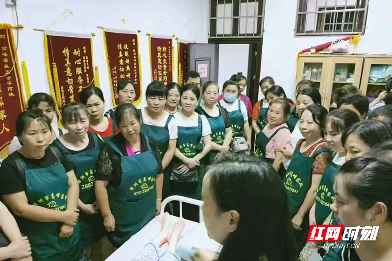 “建宁巧姐”培训班。.jpg “建宁巧姐”培训班。.jpg