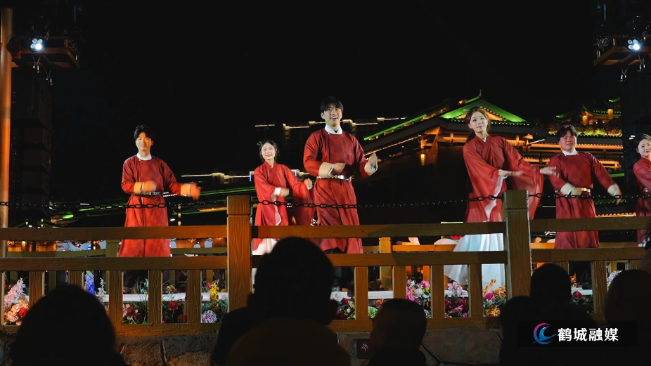 榆树湾青春广场元宵人气爆棚 市民打卡乐享佳节.mp4_20260304_173501.980.jpg