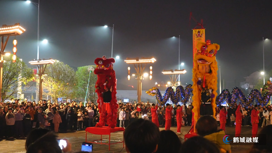 榆树湾青春广场元宵人气爆棚 市民打卡乐享佳节.mp4_20260304_173533.084.jpg
