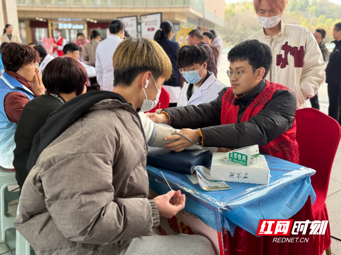 开展便民服务 (1).jpg