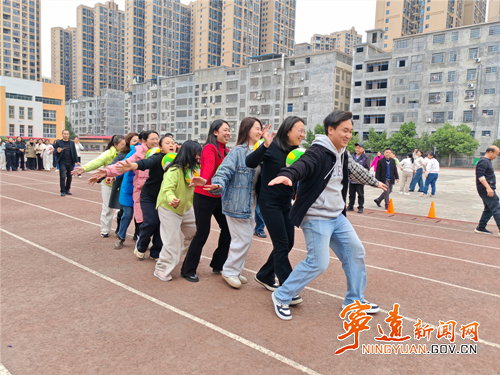 宁远县莲花小学：趣味运动庆“三八” 巾帼同心绽芳华_副本500.png