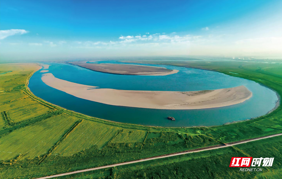 图1：位于岳阳市君山区长江与洞庭湖交汇处的华龙码头。李亚妮 摄.jpg