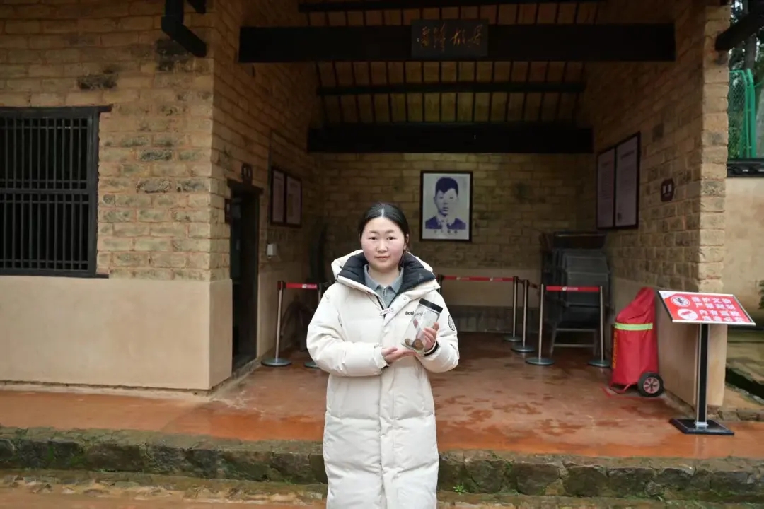 3月1日，全国道德模范周美玲在湖南省雷锋纪念馆雷锋故居前