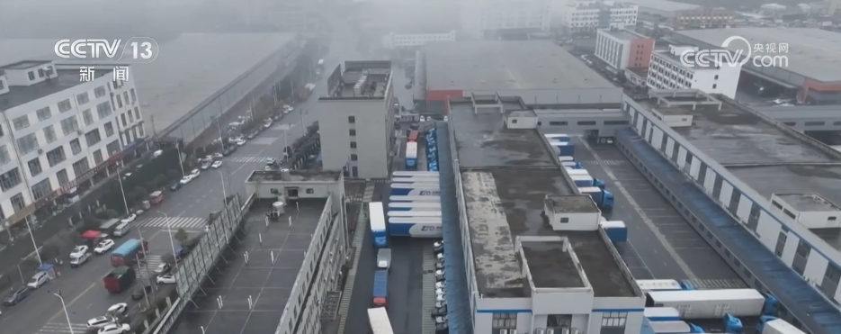 1.5%、7亿件！“小包裹”见证“年经济”红红火火 点亮消费活力新图景