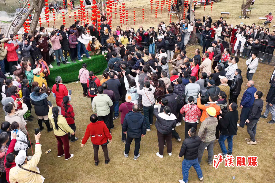 青草村活动.mp4_20260310_232206.195.jpg 青草村活动.mp4_20260310_232206.195.jpg