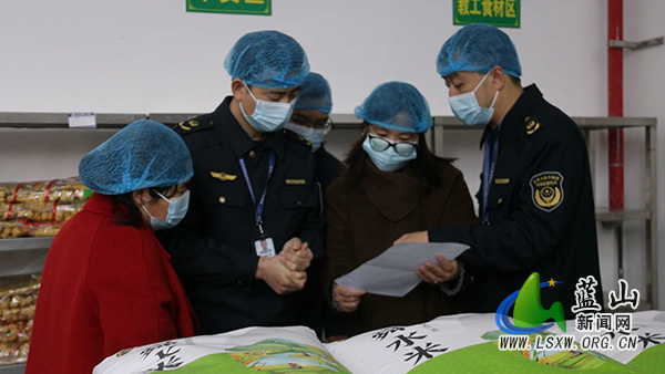 我县守好师生“盘中餐” 筑牢校园食品安全防线.jpg