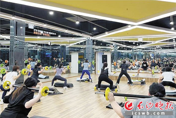 节后，长沙各大健身房、瑜伽馆、球类场馆、户外运动空间客流量大幅攀升。长沙晚报全媒体记者 刘捷萍 摄