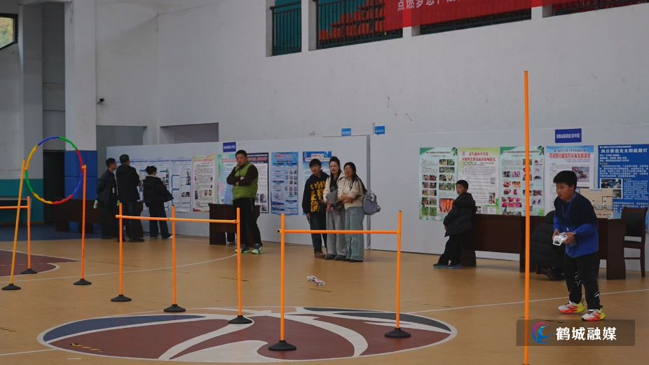 第47届怀化市青少年科技创新大赛开幕 科创少年逐梦怀化.mp4_20260316_155222.129.jpg