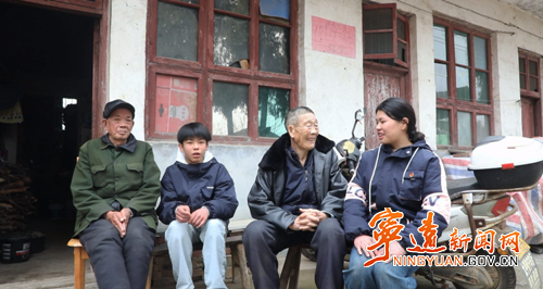 宁远:十年接力守初心 雷锋精神暖乡间3_副本500.png 宁远:十年接力守初心 雷锋精神暖乡间3_副本500.png