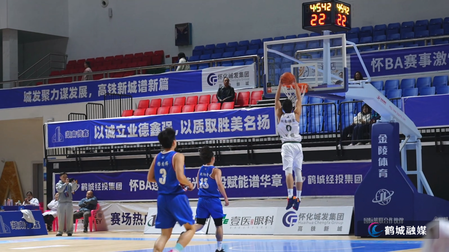 常规赛即将收官 鹤城区队110：97击败通道县队.mp4_20260316_160733.865.jpg