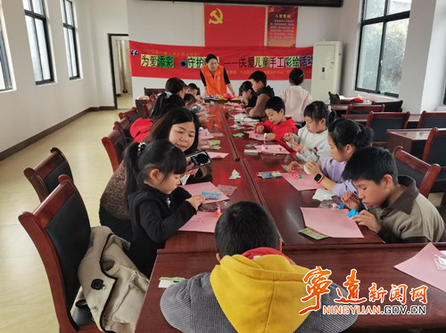 宁远县民政局：关爱儿童手工彩绘公益活动_副本500.jpg