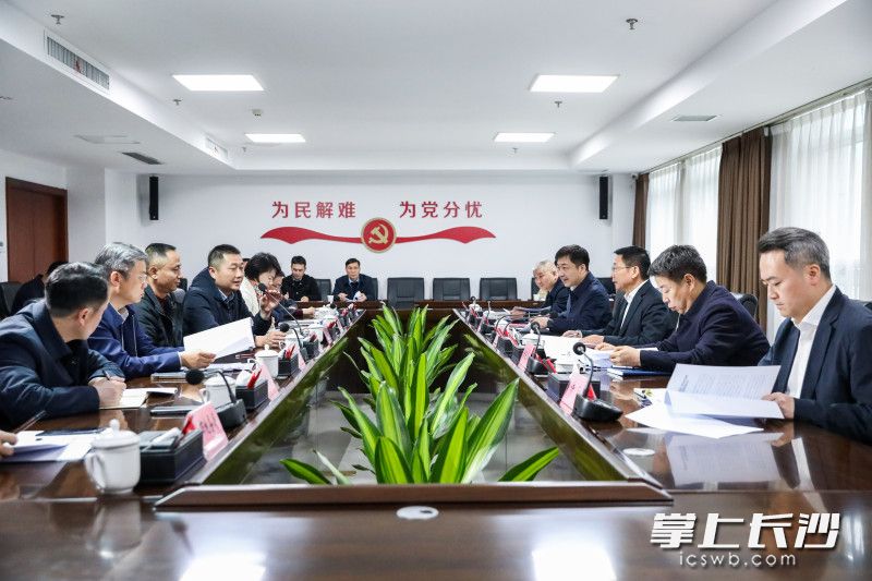 3月16日,市委副书记、市长陈博彰在市人民来访接待中心接访。 长沙晚报全媒体记者 董阳 摄 3月16日,市委副书记、市长陈博彰在市人民来访接待中心接访。 长沙晚报全媒体记者 董阳 摄