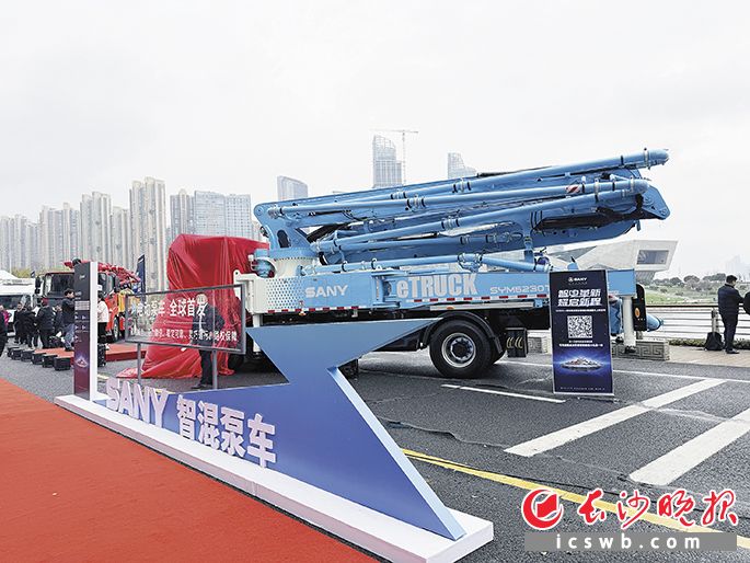 三一智混泵车最大续航里程达1405公里。长沙晚报全媒体记者 匡小娟 摄