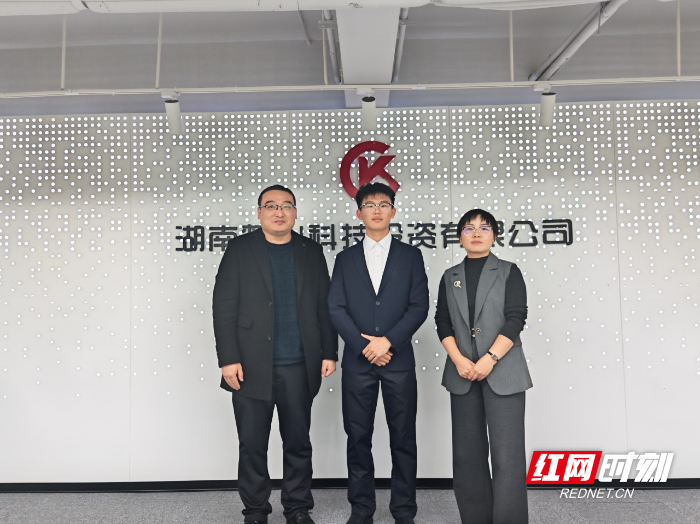 师生团队合影.jpg 师生团队合影.jpg