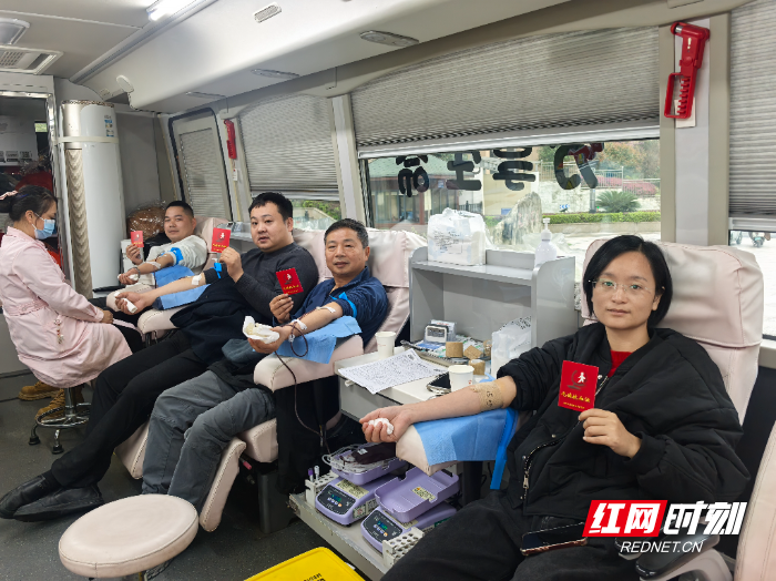 采血现场.jpg 采血现场.jpg